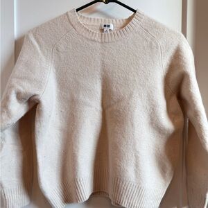 Uniqlo Cream Crew Neck Sweater size medium 100% wool